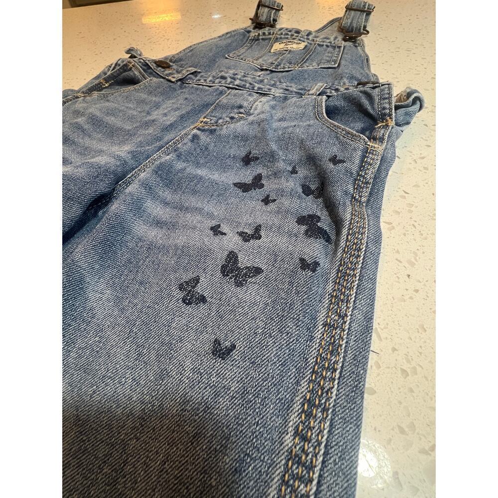 OSH KOSH B'GOSH DENIM OVERALLS BUTTERFLY DETAIL TODDLER GIRL SIZE 4T - Picture 2 of 6